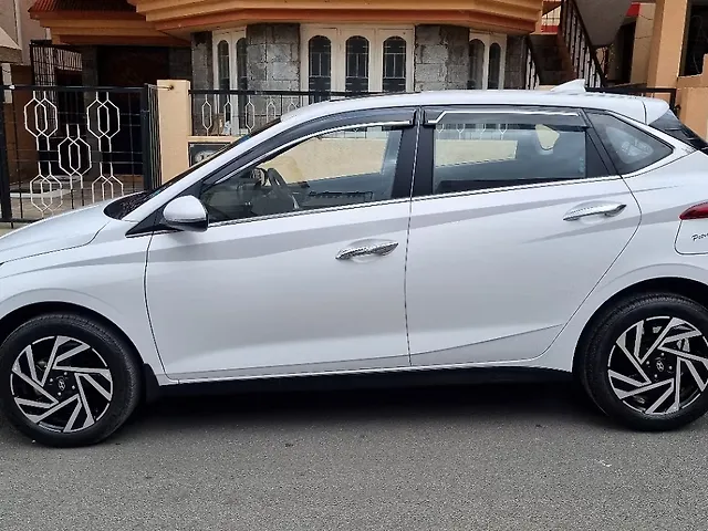 Used Hyundai i20 Asta (O) Petrol Manual Dual Tone in Bangalore