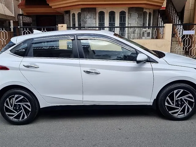 Used Hyundai i20 Asta (O) Petrol Manual Dual Tone in Bangalore