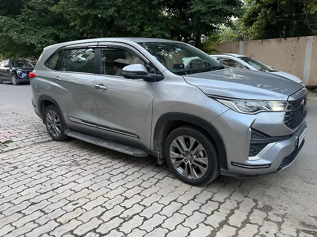 Used Toyota Innova Hycross ZX (O) Hybrid (Electric + Petrol) Automatic (e-CVT) 7 STR in Kanpur