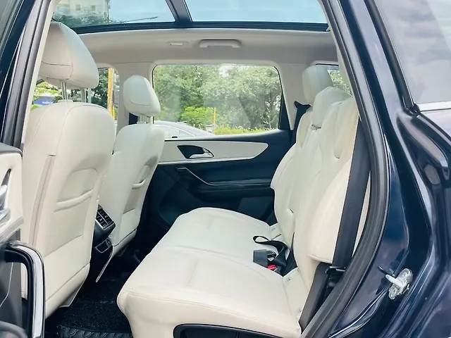 Used Mahindra Old Generation XUV700 AX7 Luxury Pack 2WD Petrol 2.0L Turbo Automatic 7 STR in Mumbai