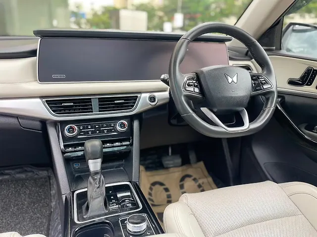 Used Mahindra Old Generation XUV700 AX7 Luxury Pack 2WD Petrol 2.0L Turbo Automatic 7 STR in Mumbai