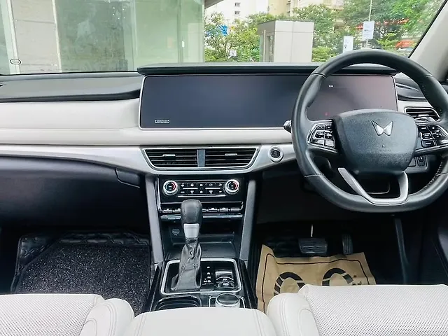 Used Mahindra Old Generation XUV700 AX7 Luxury Pack 2WD Petrol 2.0L Turbo Automatic 7 STR in Mumbai