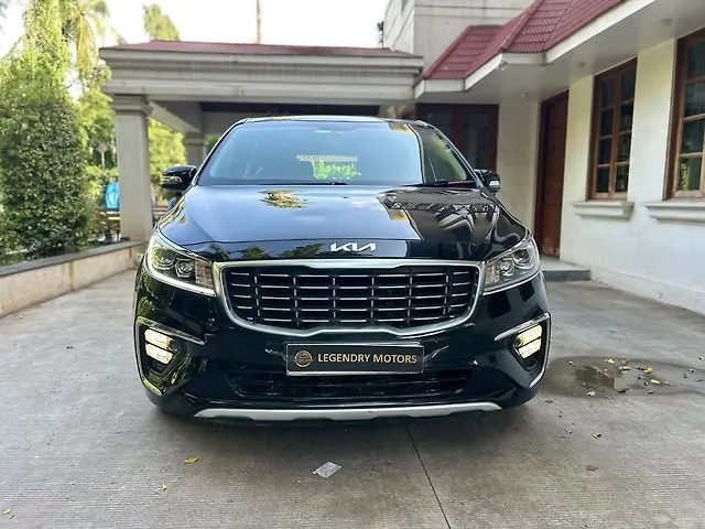 Used 2022 Kia Carnival in Pune