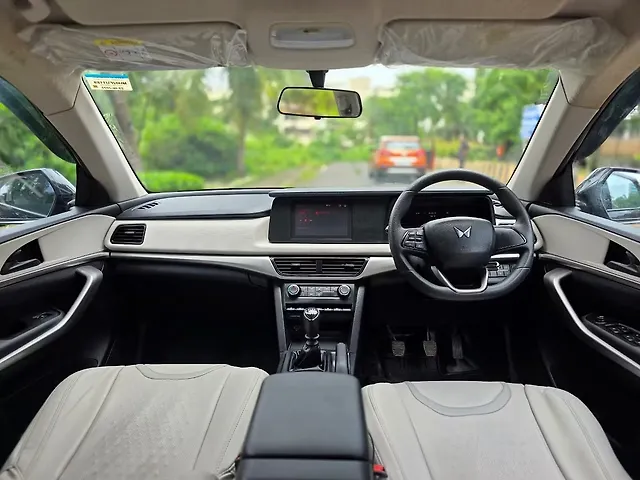 Used Mahindra Old Generation XUV700 MX Diesel MT 5 STR [2021] in Mumbai