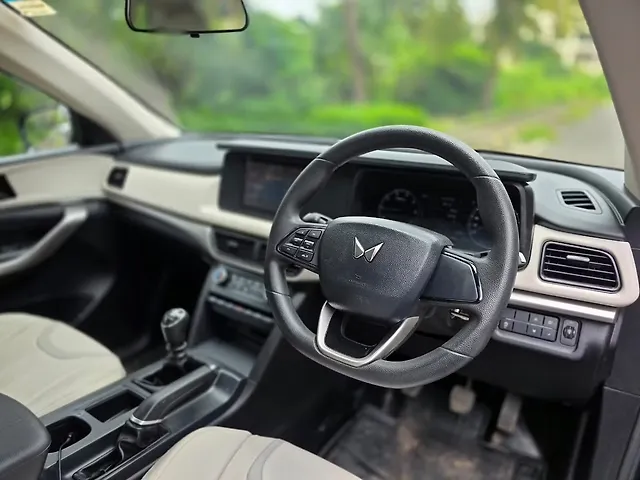 Used Mahindra Old Generation XUV700 MX Diesel MT 5 STR [2021] in Mumbai