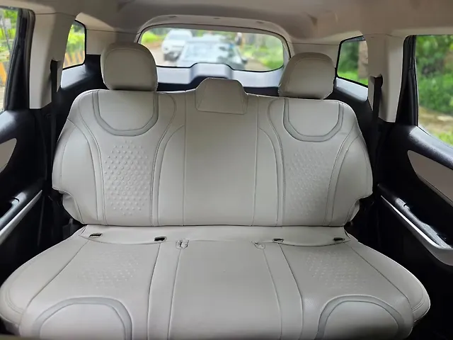 Used Mahindra Old Generation XUV700 MX Diesel MT 5 STR [2021] in Mumbai