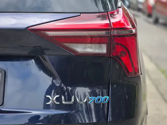 Used Mahindra Old Generation XUV700 MX Diesel MT 5 STR [2021] in Mumbai