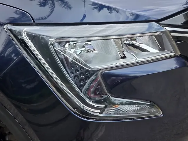 Used Mahindra Old Generation XUV700 MX Diesel MT 5 STR [2021] in Mumbai