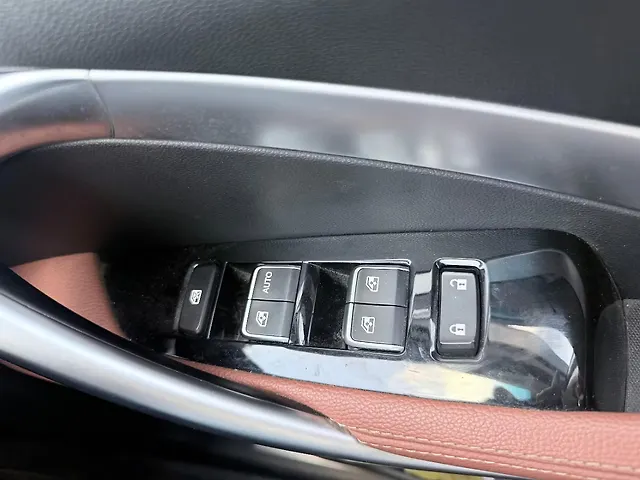 Used MG Hector Plus [2023-2025] Sharp 2.0 Diesel Turbo MT 6-STR in Mumbai