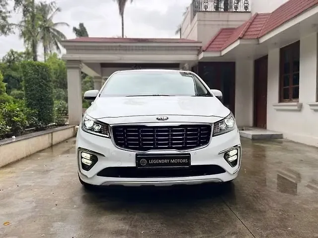 Used 2021 Kia Carnival in Pune