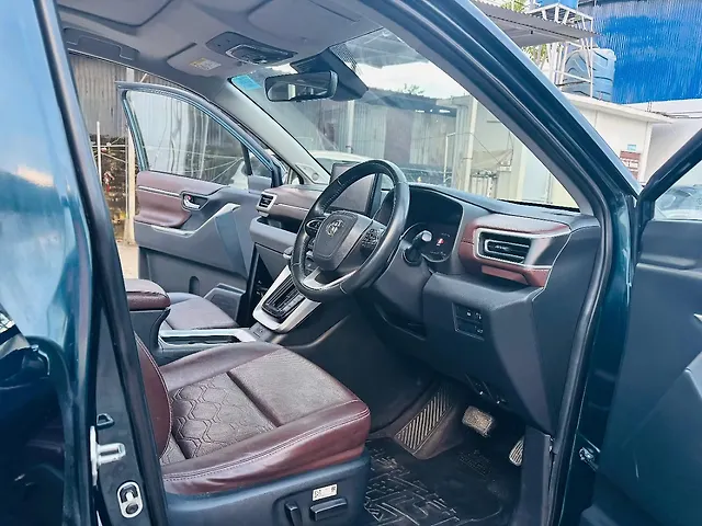 Used Toyota Innova Hycross ZX (O) Hybrid (Electric + Petrol) Automatic (e-CVT) 7 STR in Guwahati