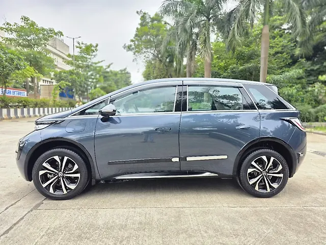 Used MG Windsor EV Essence Pro 52.9 kWh in Thane