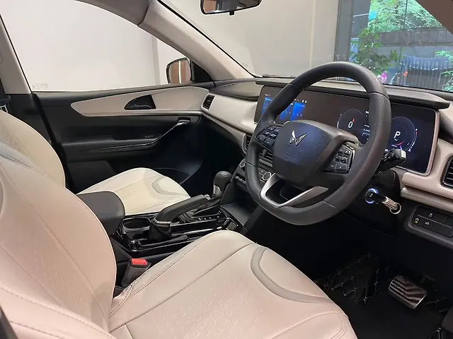 Used Mahindra Old Generation XUV700 AX5 Petrol AT 5 STR in Mumbai Used Mahindra Old Generation XUV700 AX5 Petrol AT 5 STR in Mumbai