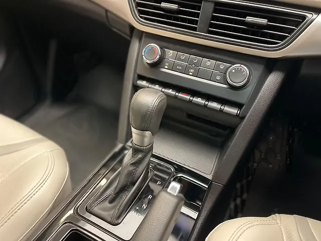 Used Mahindra Old Generation XUV700 AX5 Petrol AT 5 STR in Mumbai Used Mahindra Old Generation XUV700 AX5 Petrol AT 5 STR in Mumbai