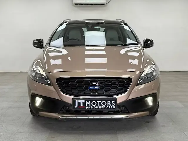 Used 2014 Volvo V40 Cross Country in Pune