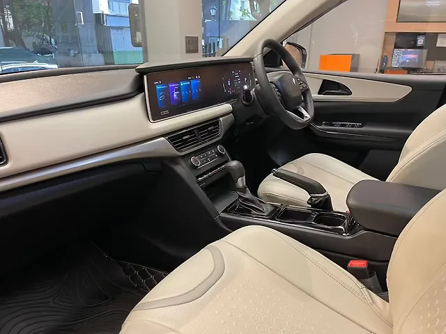 Used Mahindra Old Generation XUV700 AX5 Petrol AT 5 STR in Mumbai Used Mahindra Old Generation XUV700 AX5 Petrol AT 5 STR in Mumbai