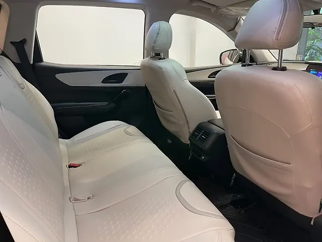 Used Mahindra Old Generation XUV700 AX5 Petrol AT 5 STR in Mumbai Used Mahindra Old Generation XUV700 AX5 Petrol AT 5 STR in Mumbai