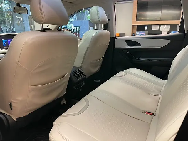 Used Mahindra Old Generation XUV700 AX5 Petrol AT 5 STR in Mumbai Used Mahindra Old Generation XUV700 AX5 Petrol AT 5 STR in Mumbai