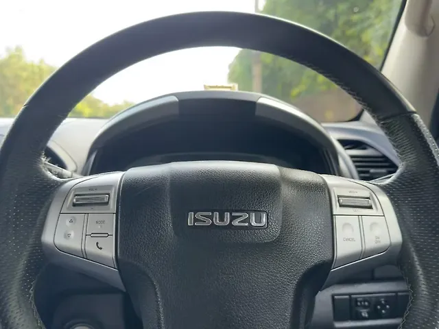 Used Isuzu MU-X [2018-2020] 4x2 in Delhi
