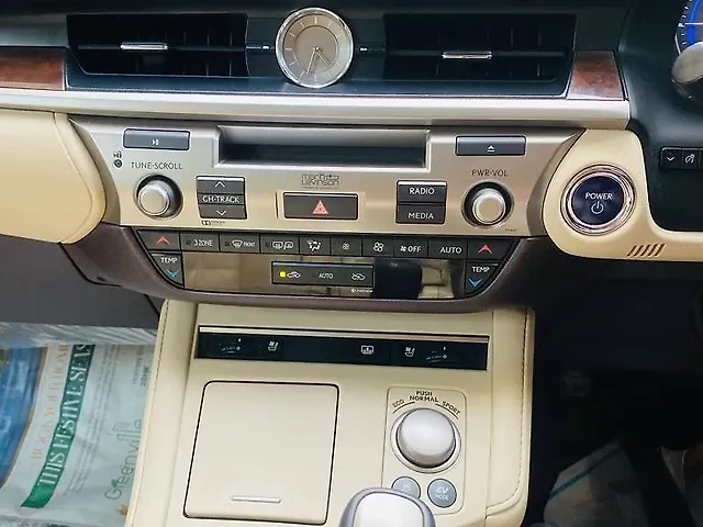 Used Lexus Old Generation ES 2018 300h [2018-2020] in Pune