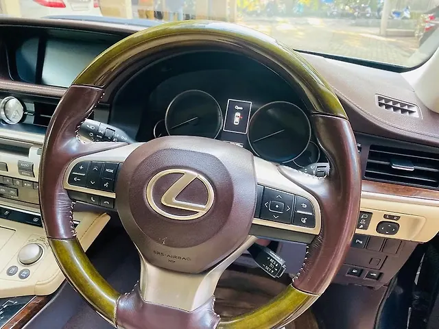 Used Lexus Old Generation ES 2018 300h [2018-2020] in Pune