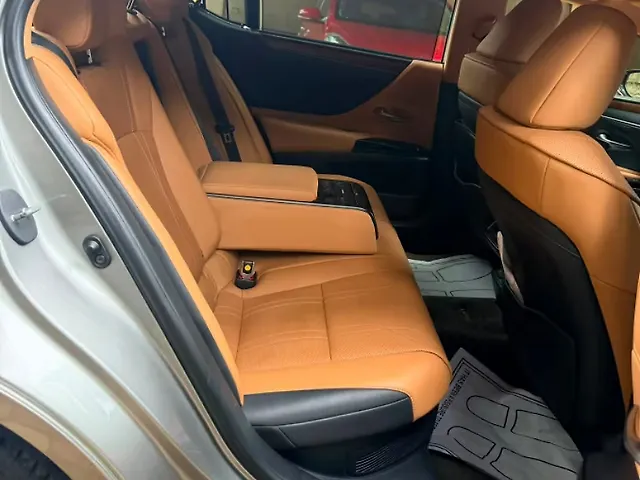 Used Lexus Old Generation ES 2018 300h Exquisite in Pune Used Lexus Old Generation ES 2018 300h Exquisite in Pune