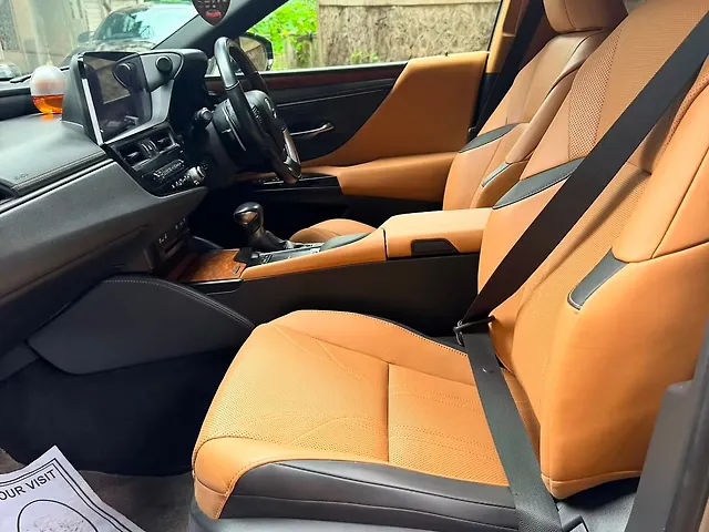 Used Lexus Old Generation ES 2018 300h Exquisite in Pune Used Lexus Old Generation ES 2018 300h Exquisite in Pune