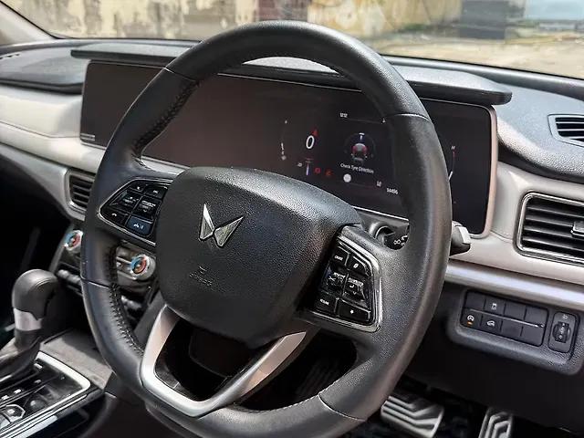 Used Mahindra Old Generation XUV700 AX7 Luxury Pack 2WD Petrol 2.0L Turbo Automatic 7 STR in Delhi