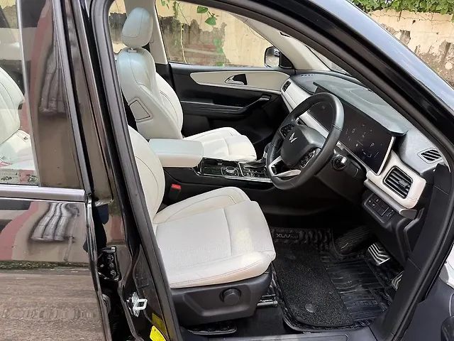Used Mahindra Old Generation XUV700 AX7 Luxury Pack 2WD Petrol 2.0L Turbo Automatic 7 STR in Delhi