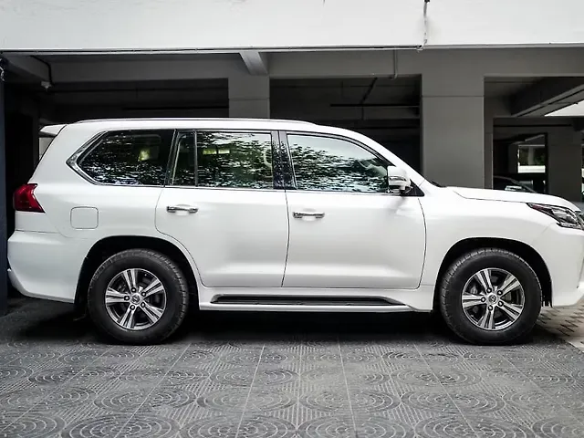 Used Lexus LX 570 V8 AT in Pune