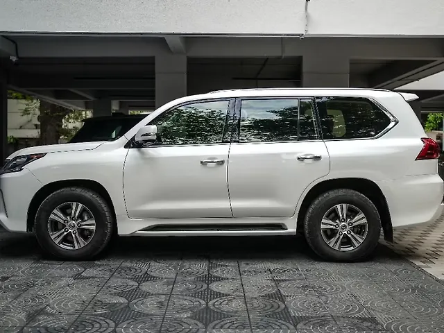 Used Lexus LX 570 V8 AT in Pune