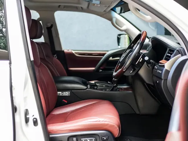 Used Lexus LX 570 V8 AT in Pune