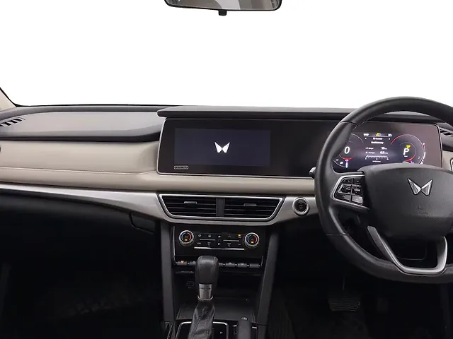 Used Mahindra Old Generation XUV700 AX 7 Petrol AT 7 STR [2023-2024] in Gurgaon