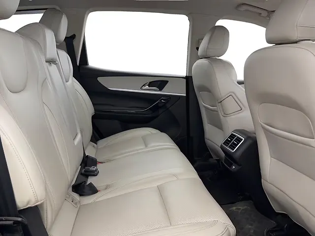 Used Mahindra Old Generation XUV700 AX 7 Petrol AT 7 STR [2023-2024] in Gurgaon