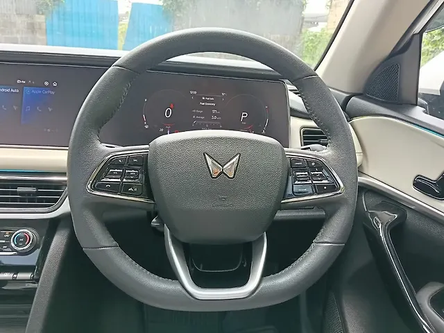 Used Mahindra Old Generation XUV700 AX7 2WD Petrol 2.0L Turbo Automatic 7 STR in Mumbai