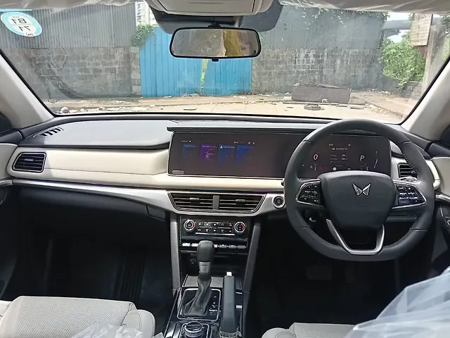Used Mahindra Old Generation XUV700 AX7 2WD Petrol 2.0L Turbo Automatic 7 STR in Mumbai