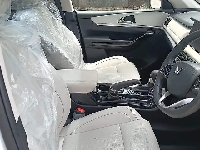 Used Mahindra Old Generation XUV700 AX7 2WD Petrol 2.0L Turbo Automatic 7 STR in Mumbai