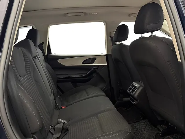Used Mahindra Old Generation XUV700 AX 5 Petrol MT 7 STR [2021] in Gurgaon