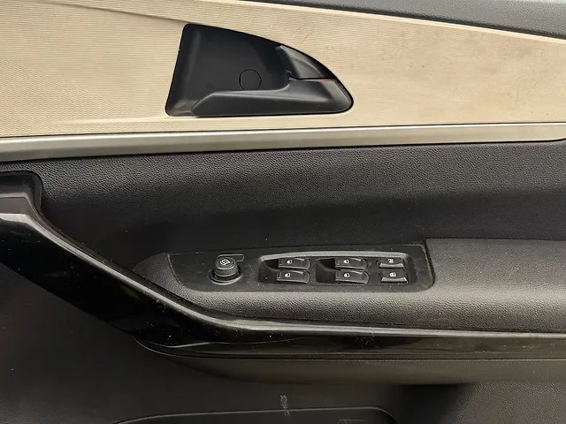 Used Mahindra Old Generation XUV700 AX 5 Petrol MT 7 STR [2021] in Gurgaon