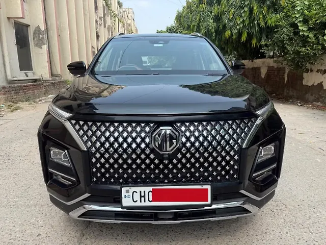 Used 2024 MG Hector Plus in Delhi