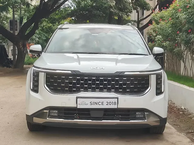 Used 2025 Kia Carnival in Hyderabad