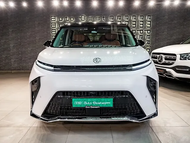 Used 2025 MG M9 EV in Delhi