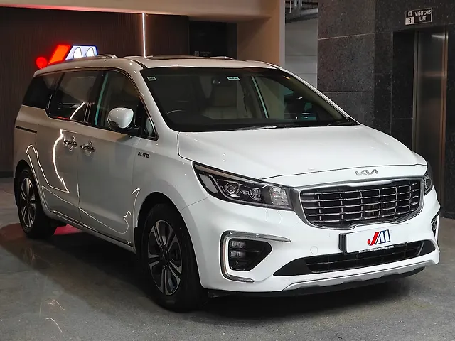 Used 2022 Kia Carnival in Ahmedabad Used 2022 Kia Carnival in Ahmedabad