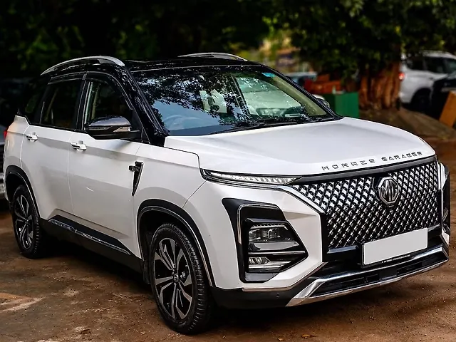 Used 2023 MG Hector Plus in Delhi