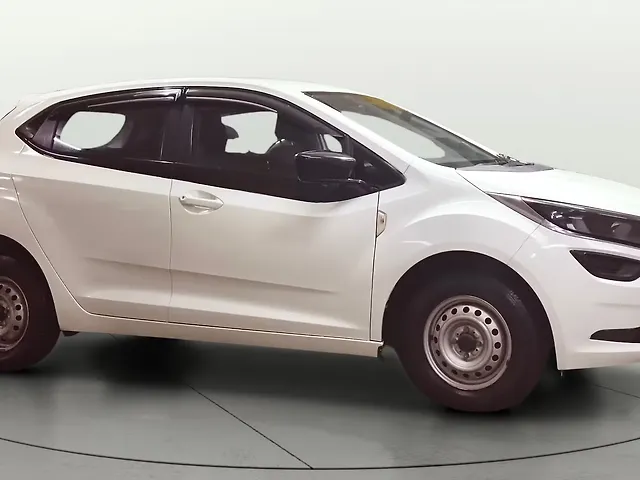 Used 2023 Tata Altroz in Surat