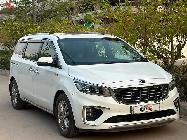 Used 2020 Kia Carnival in Hyderabad