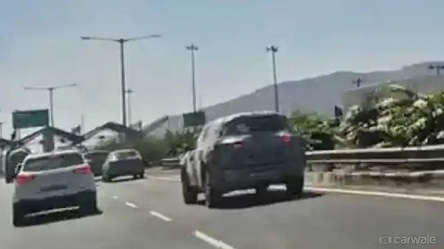 Tata Sierra Test Unit Spotted next to Hyundai Creta Tata Sierra Test Unit Spotted next to Hyundai Creta