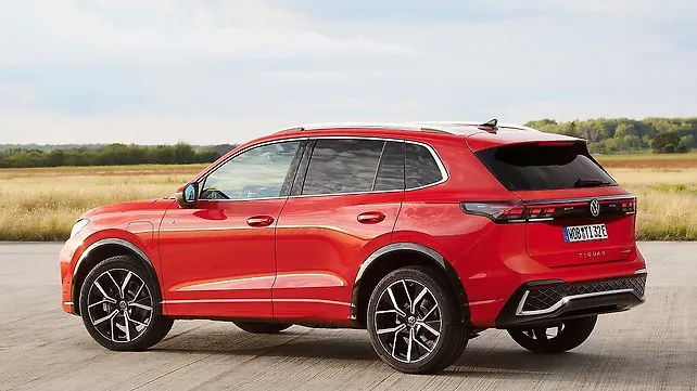 Volkswagen Tiguan R-Line Safety Features Revealed: Level 2 ADAS, 9 Airbags among Others