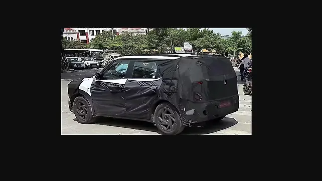 Next-gen Kia Seltos spotted on test with new exterior updates Next-gen Kia Seltos spotted on test with new exterior updates