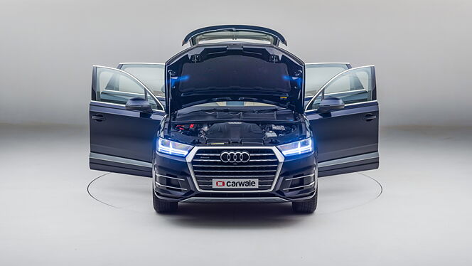 Audi Q7 2015 360° View Open